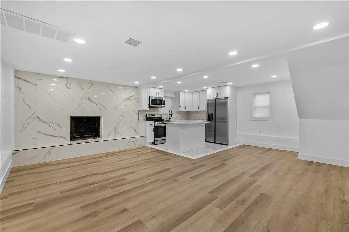 3 bed, 1400 sqft, $4,580 — Photo 3