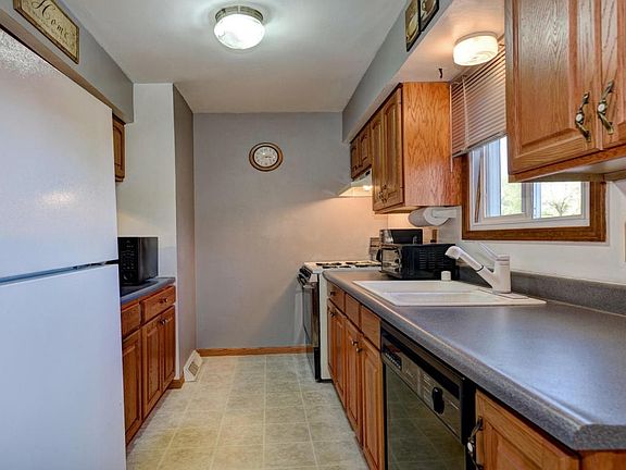3rd image of W166N11553 Abbey Ct