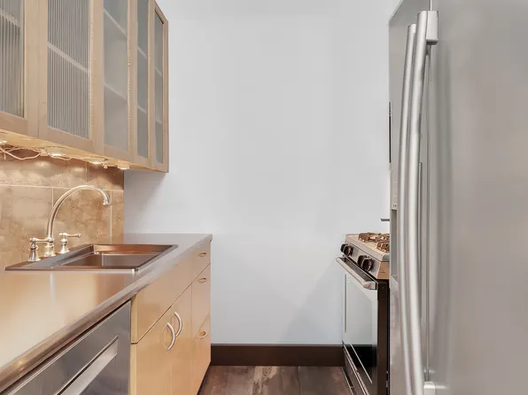 310 East 46th Street image 4 of 6