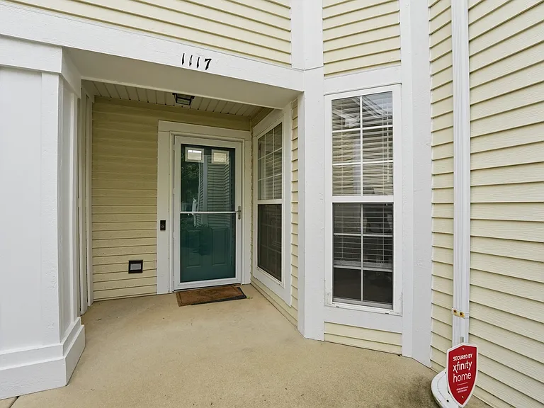 1117 Hawthorne Ln #1117 — Photo 4