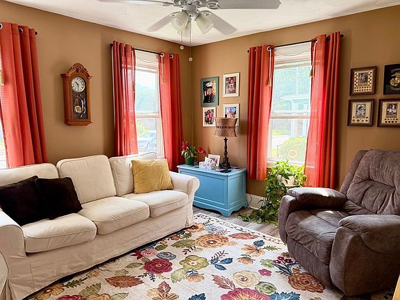4th image of 7 General Cobb St #7