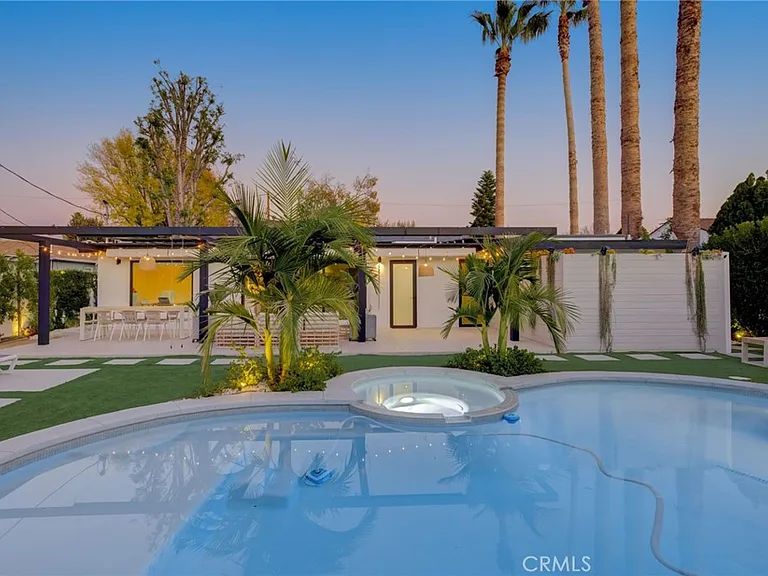 8161 Encino Ave — Photo 63