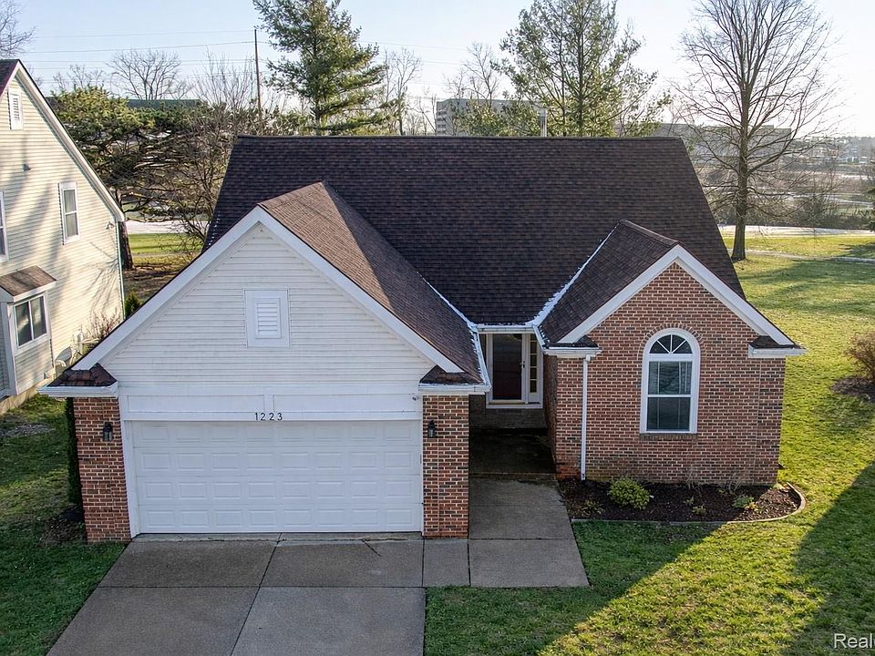 1st image of 1223 Oaklawn Dr