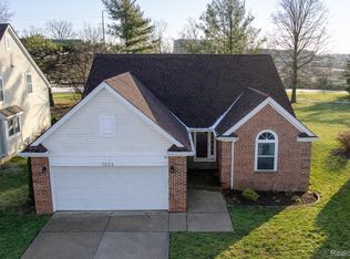 1223 Oaklawn Dr, Pontiac, MI