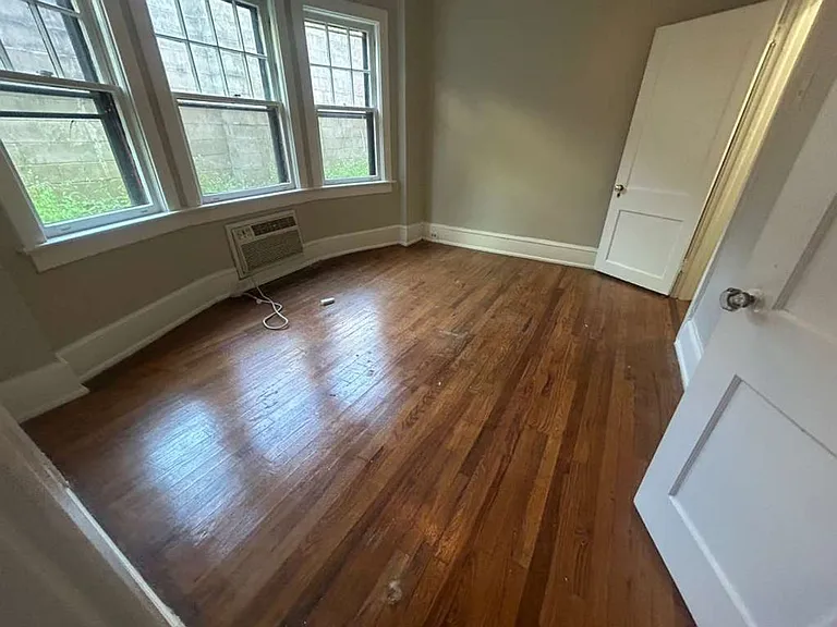 2254 Bryn Mawr Ave — Photo 6