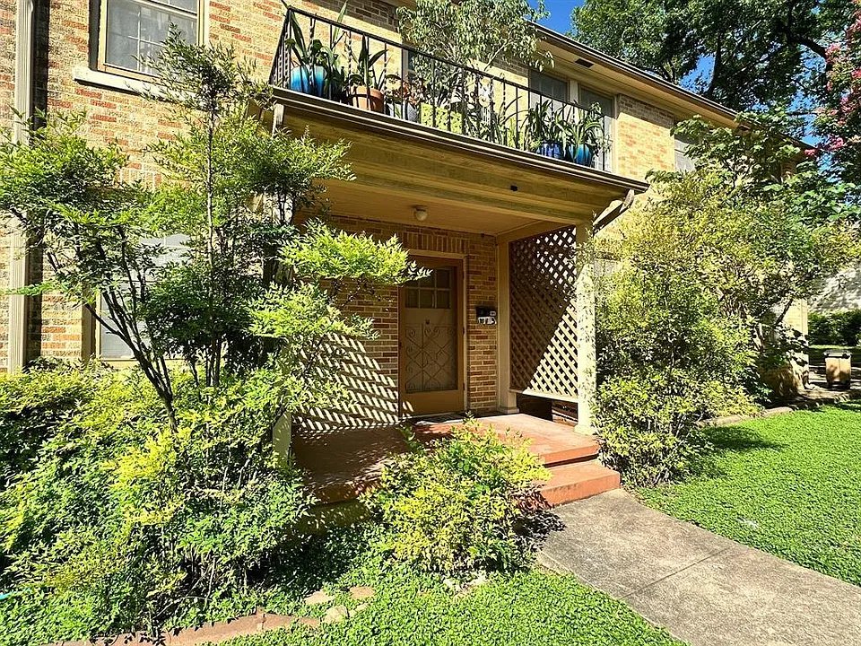 3210 Hemphill Park #B