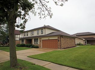 575 Montego Dr, Elk Grove Village, IL 60007