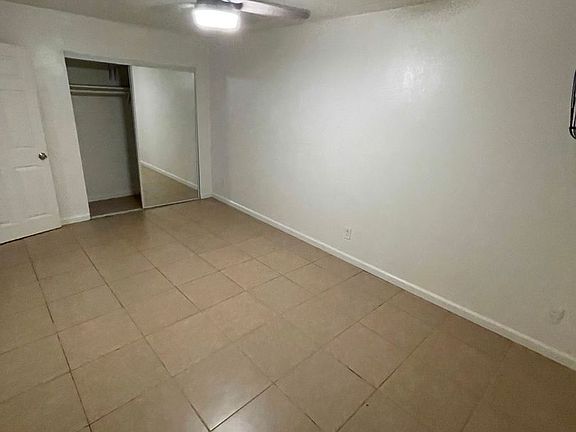 3rd image of 946 Miramar Dr #B