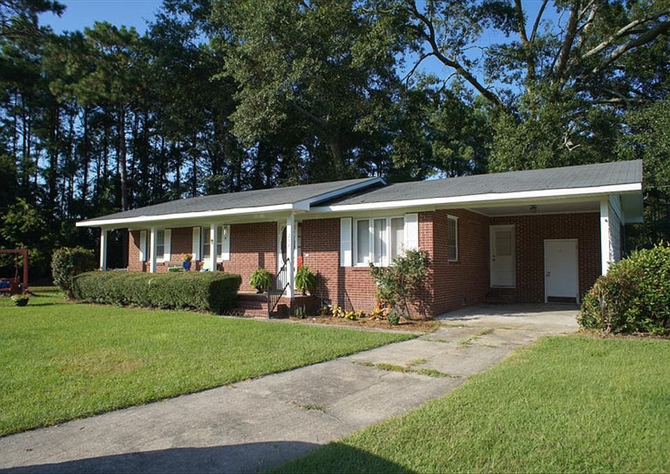 1st image of 200 S Wellington Dr