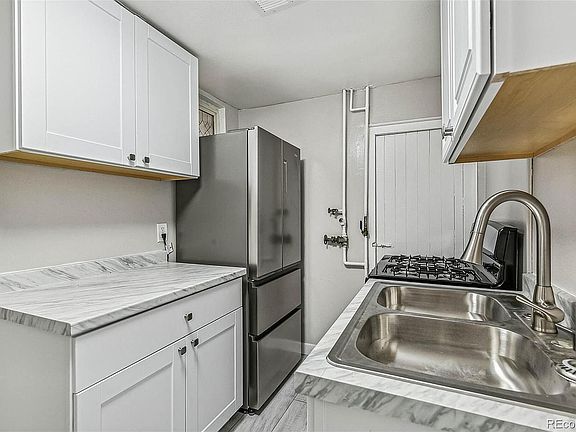 4th image of 1537 N Washington St #4