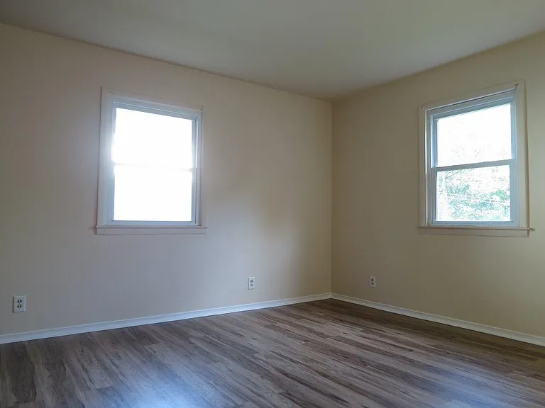 Back bedroom (South-East corner).