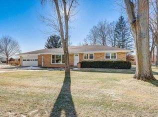 N50W15715 Honey Suckle Ln, Village Of Menomonee Falls, WI 53051