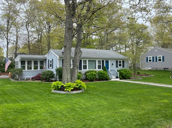 2 Naushon Road, Mashpee, MA 02649