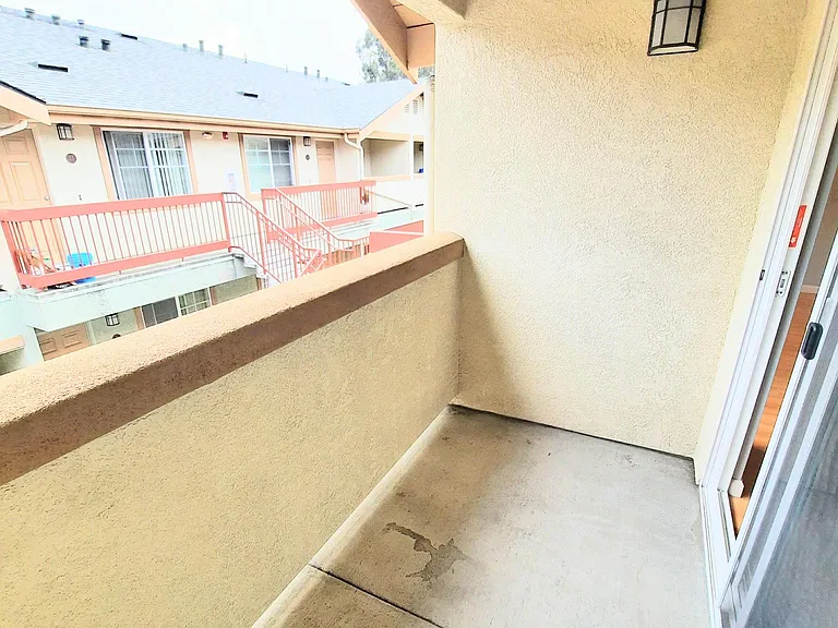 2-bedroom, 20bath interior balcony