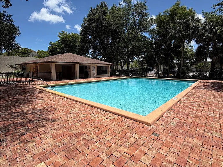 4016 Lakeside Dr #4016 — Photo 9