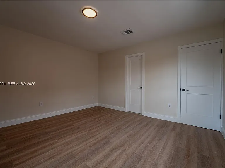 370 Flagami Blvd — Photo 37