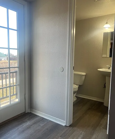 1718 E 67th Pl — Photo 6