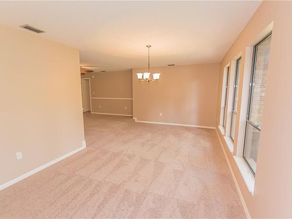 3rd image of 118 Polo Ln