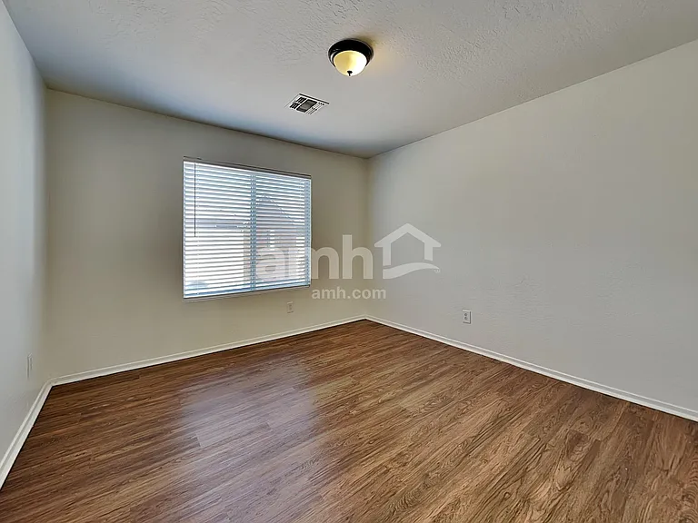2653 S 89th Dr — Photo 8