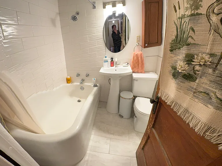 2530 Dupont Ave S #204 — Photo 4