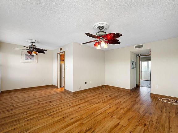 3rd image of 1001 77th Ave N APT 308
