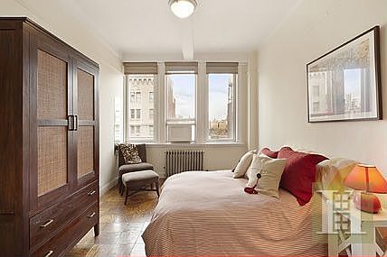 4th image of 118 W 72nd St APT 1201