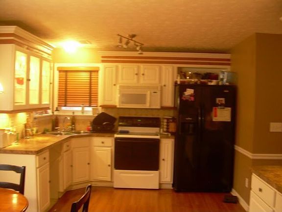 3rd image of 3481 Glen Summit Ln