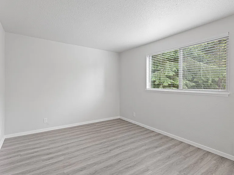 North Forest Apartments — Photo 34