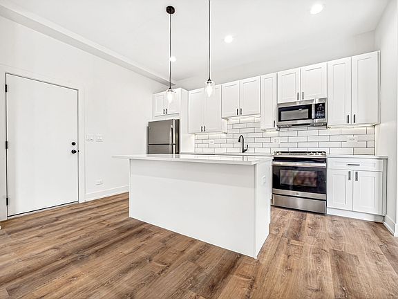 4th image of 2219 N Hamilton Ave #204