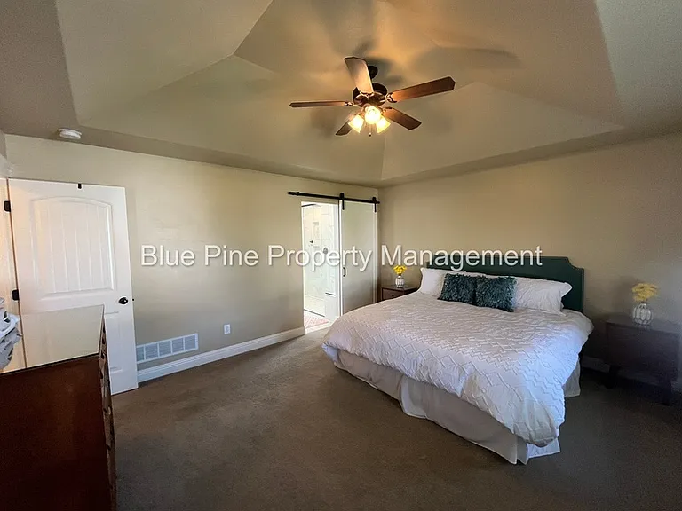 340 Chateau Dr #1 — Photo 8