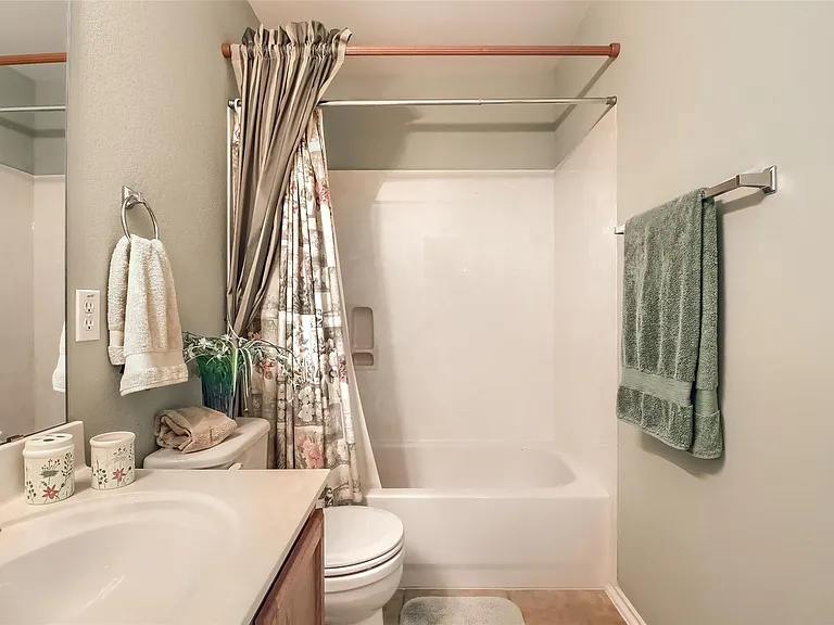 18720 Royal Pointe Dr — Photo 26