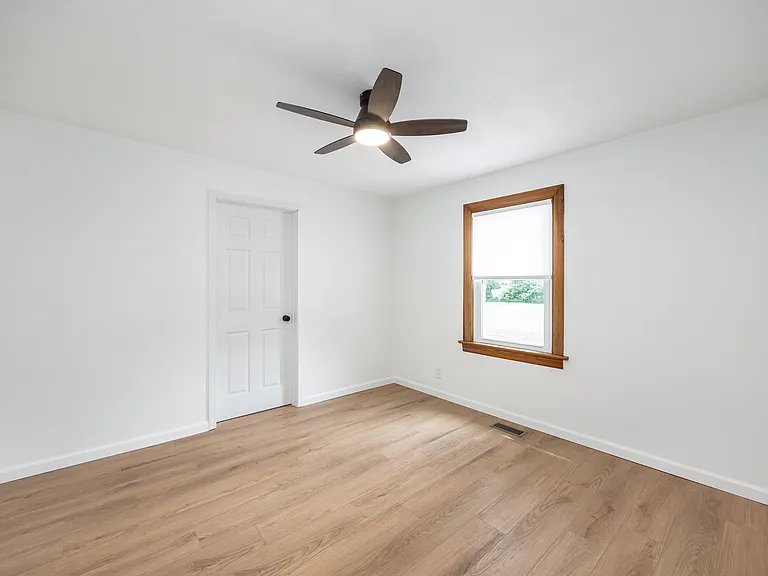 2702 E Main St — Photo 13