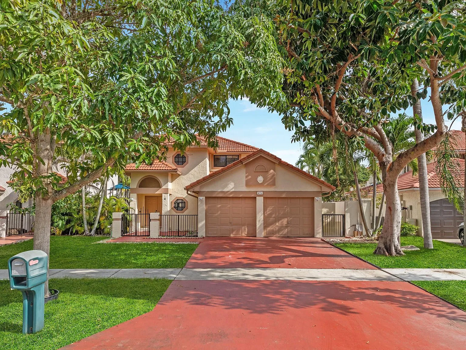 4 bed, 2.5 bath, 1912 sqft, $4,500 — Photo 4