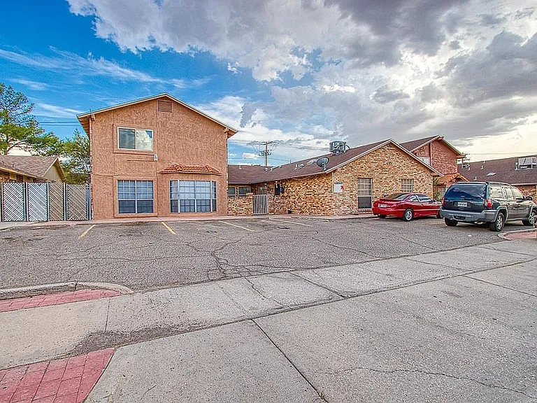 10512 Ashwood Dr #A — Photo 1