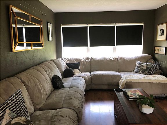 5th image of 401 E Wildmere Ave