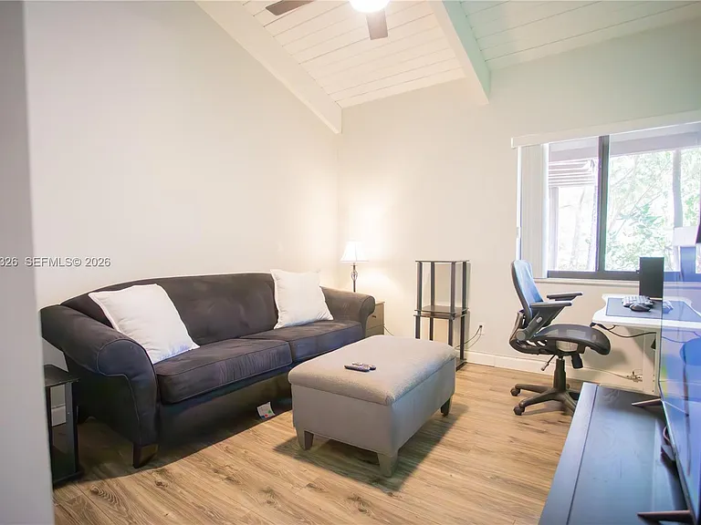 523 Leslie Dr — Photo 12