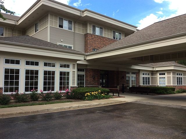 1st image of 605 Barrington Ave #2