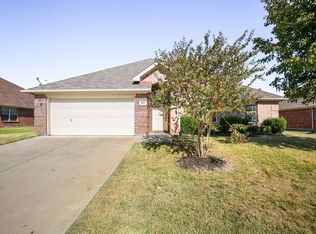 812 Fair Oaks Dr, Grand Prairie, TX 75052