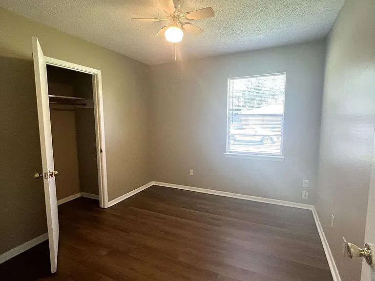 104 Michael Ct — Photo 9