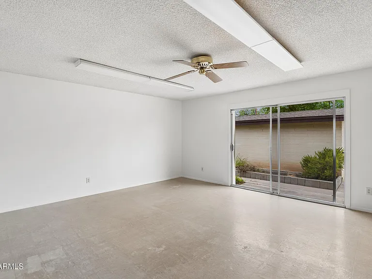 1014 E Balboa Cir — Photo 19