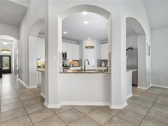 4th image of 1128 Laceflower Ln