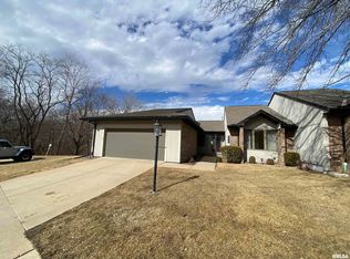 915 W Chalon Pl, Peoria, IL 61614