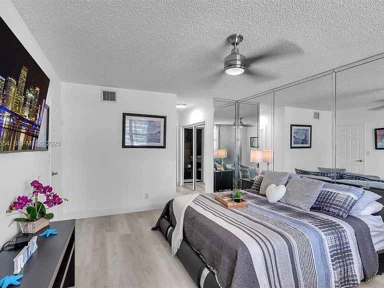 3725 Ocean Dr #Penthouse 03 — Photo 15