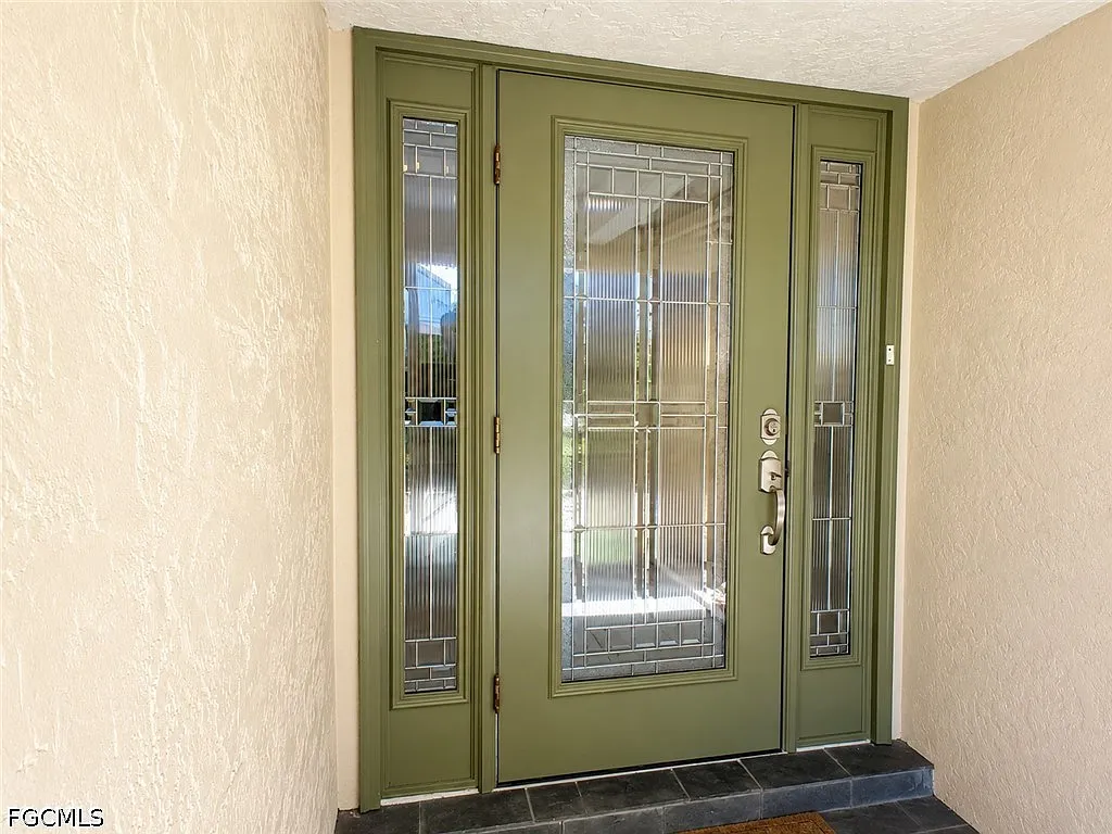 3 bed, 2.0 bath, 1893 sqft, $3,100 — Photo 4