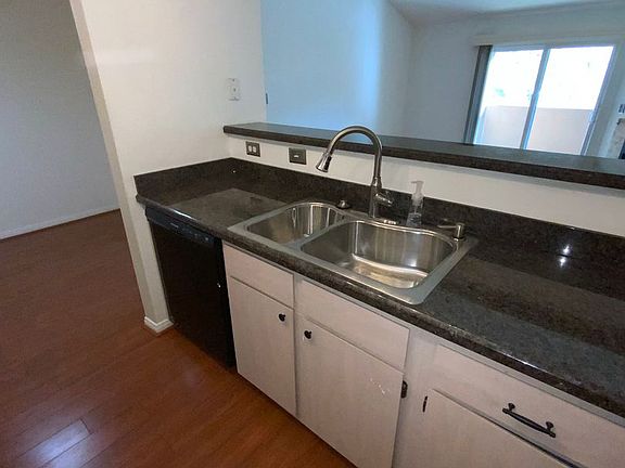 5th image of 231 W Horizon Ridge Pkwy APT 1421