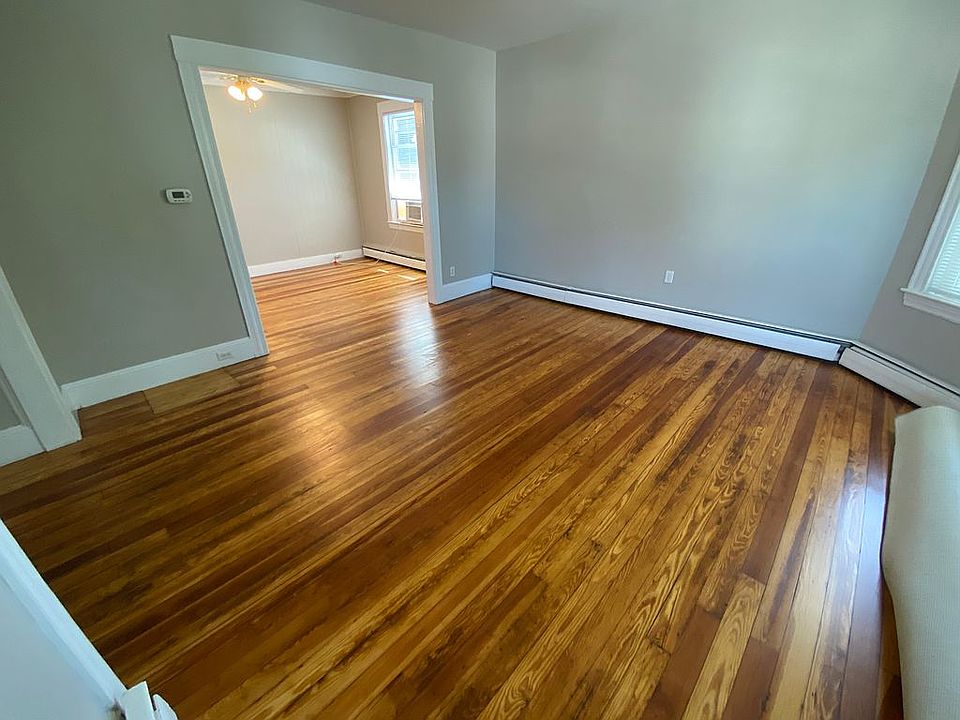 2nd image of 3 Charlotte Ct