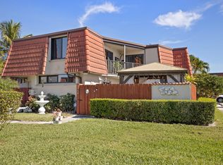 3948 W Victoria Dr, West Palm Beach, FL 33406