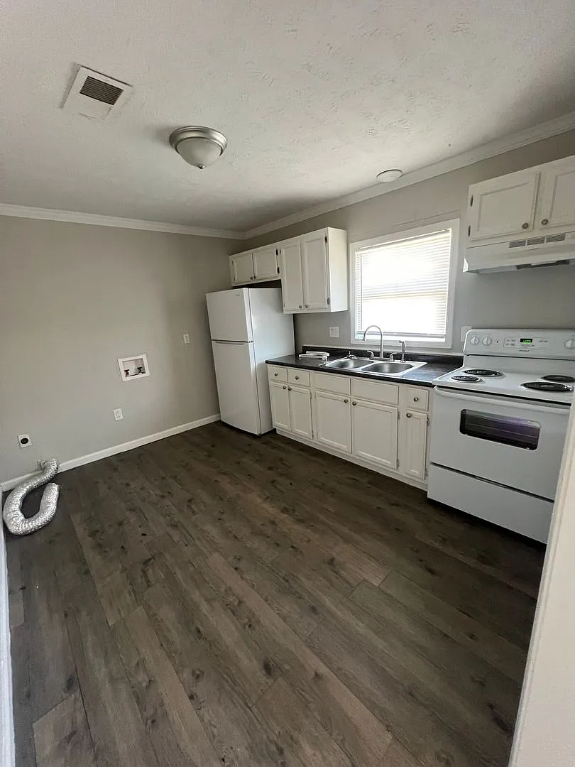 75 Carolane Dr 00175 — Photo 2