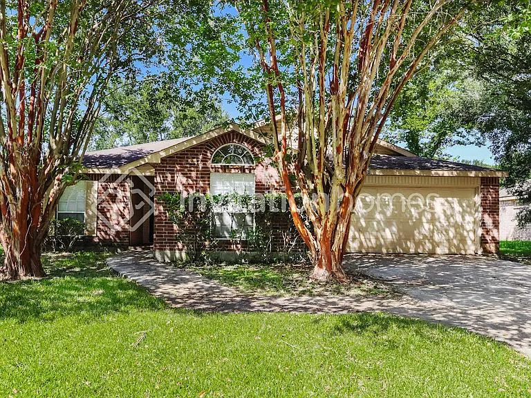 22731 Bridgewater Dr — Photo 1