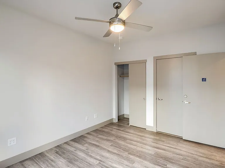4923 King St — Photo 20